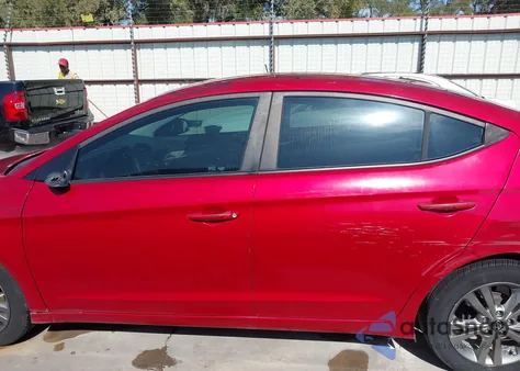 2017 Hyundai Elantra Se из США, поврежденный, VIN 5NPD84LF8HH029536